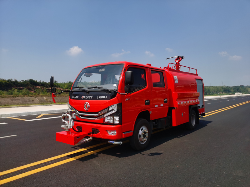 東風(fēng)多利卡4.5噸消防灑水車(chē)