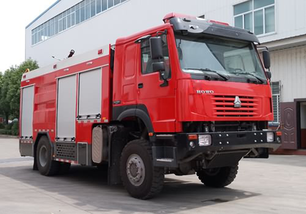 重汽6噸四驅消防車
