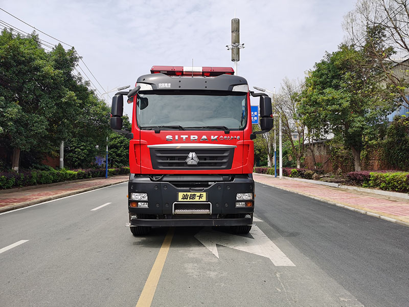 重汽汕德卡17噸水罐消防車