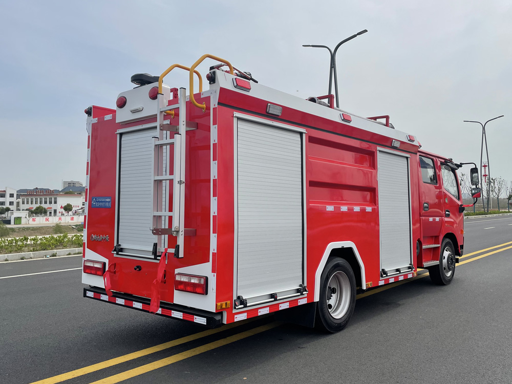 東風(fēng)5噸水罐消防車(chē)